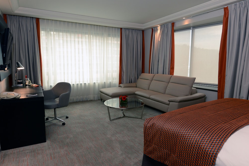 Premium Room, 1 King Bed, Tower (Main Tower) - Photo 3