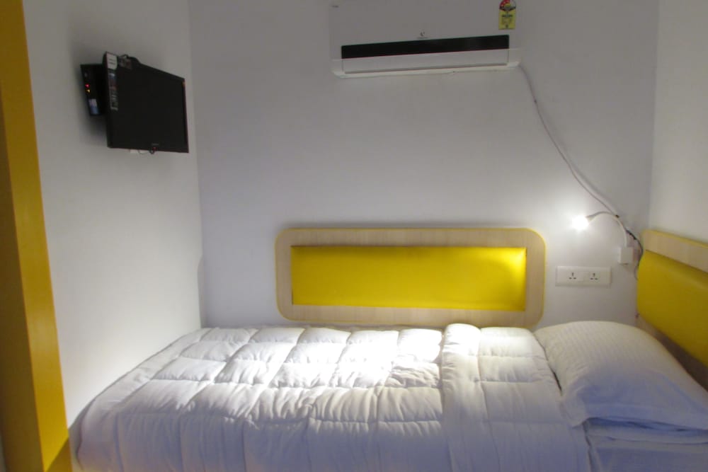 Economy Single Room, 1 Twin Bed, Pool View photo 2