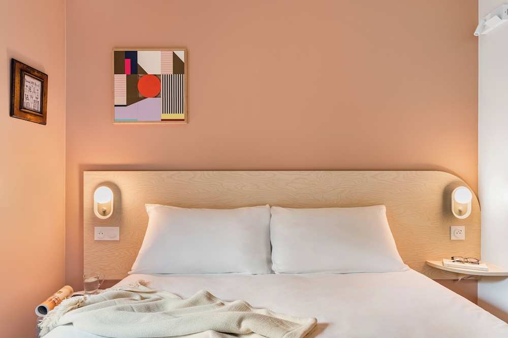 Room, 1 Queen Bed (Pop) photo 3