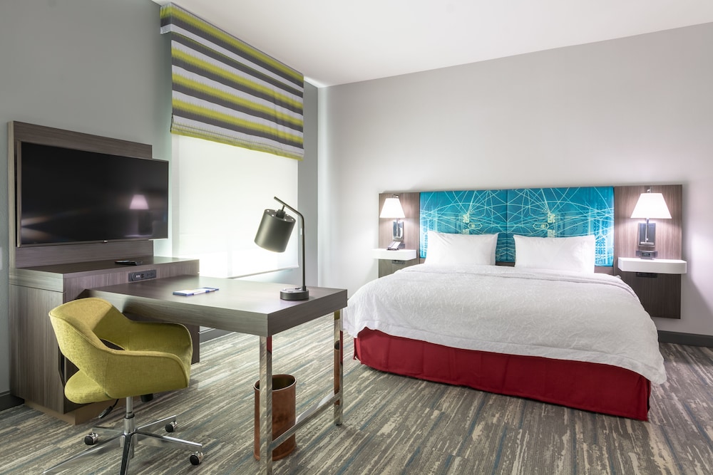 Suite, 1 King Bed, Accessible, Bathtub photo 2
