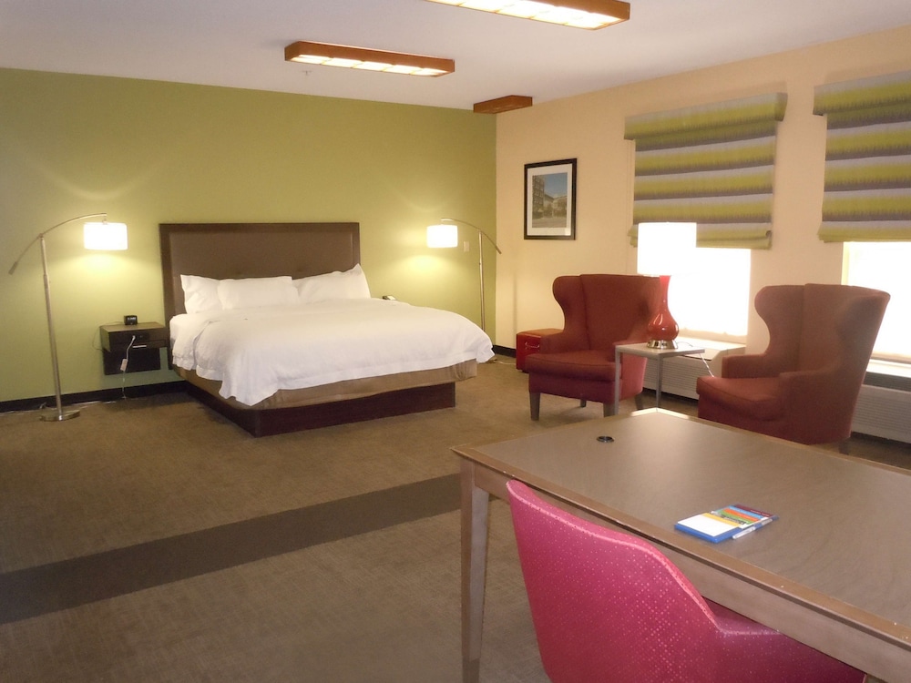 Suite, 1 King Bed, Non Smoking photo 2