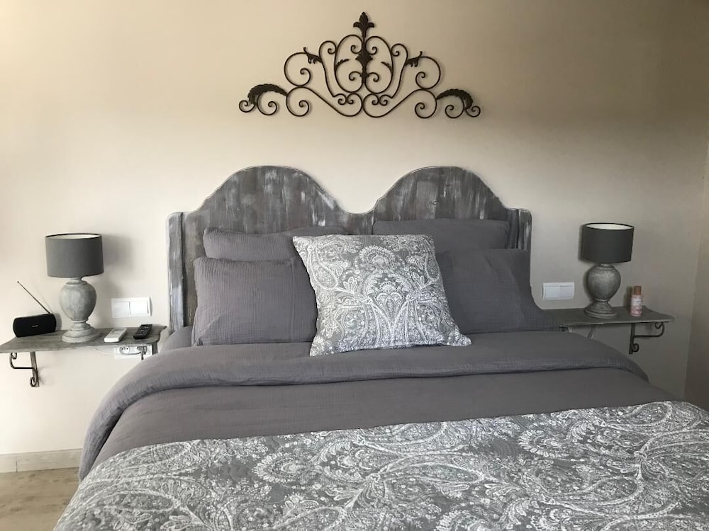 Suite (Côté Cour)