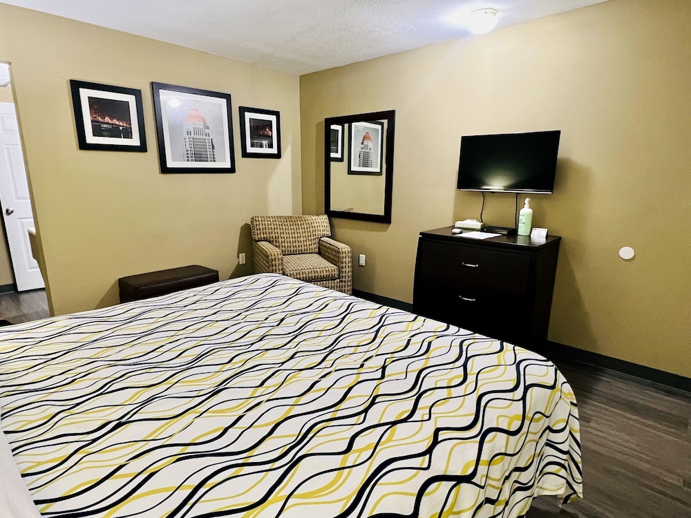 Deluxe Room, 1 King Bed, Non Smoking photo 3