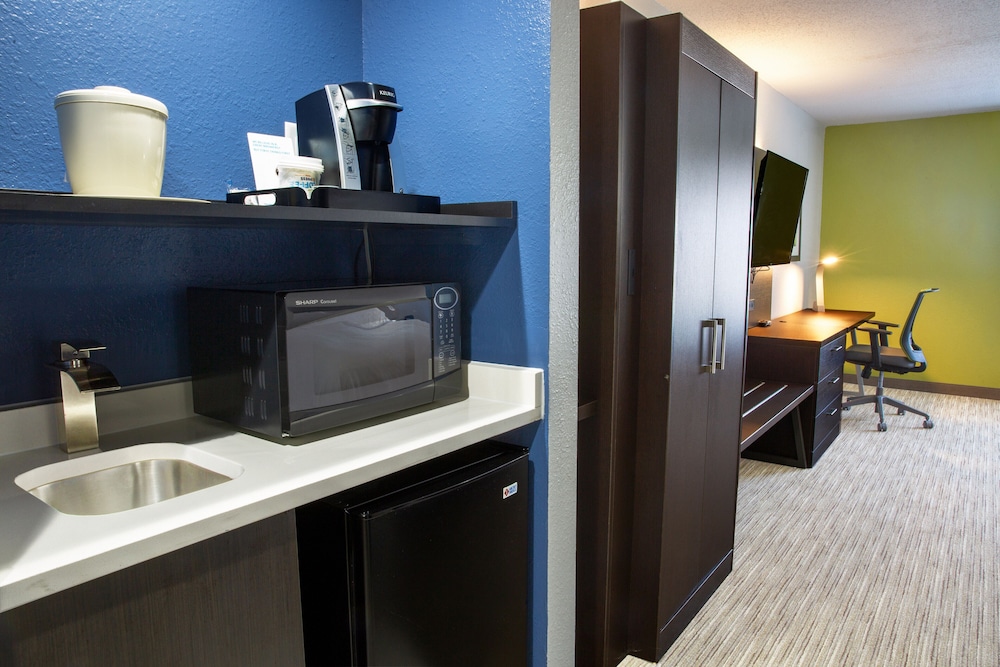 Suite, 2 Queen Beds (Additional Living Area)