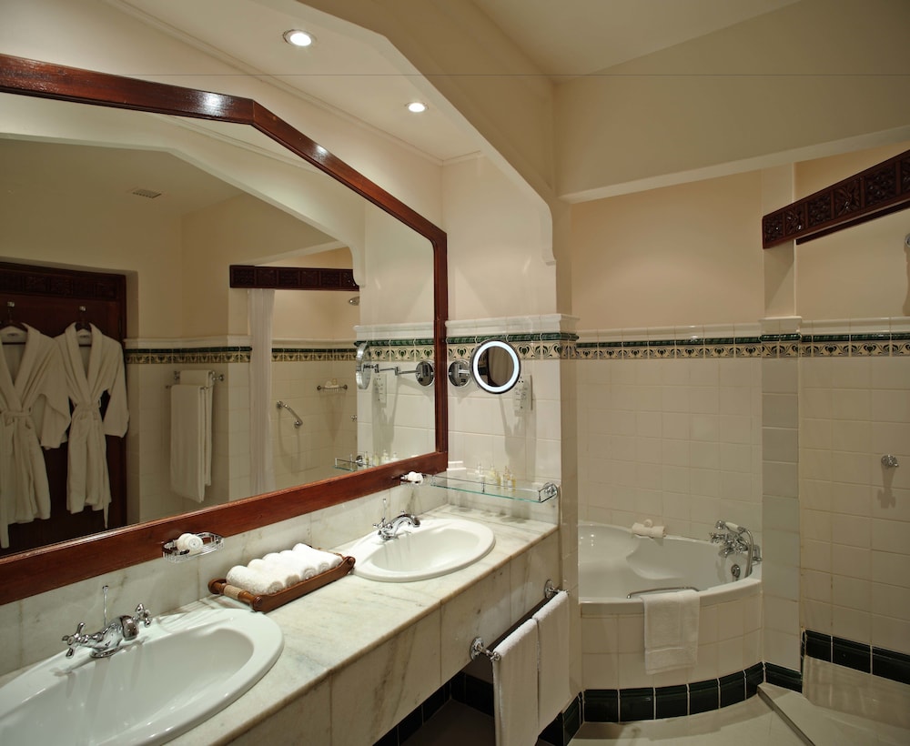 Executive Suite - Photo 7