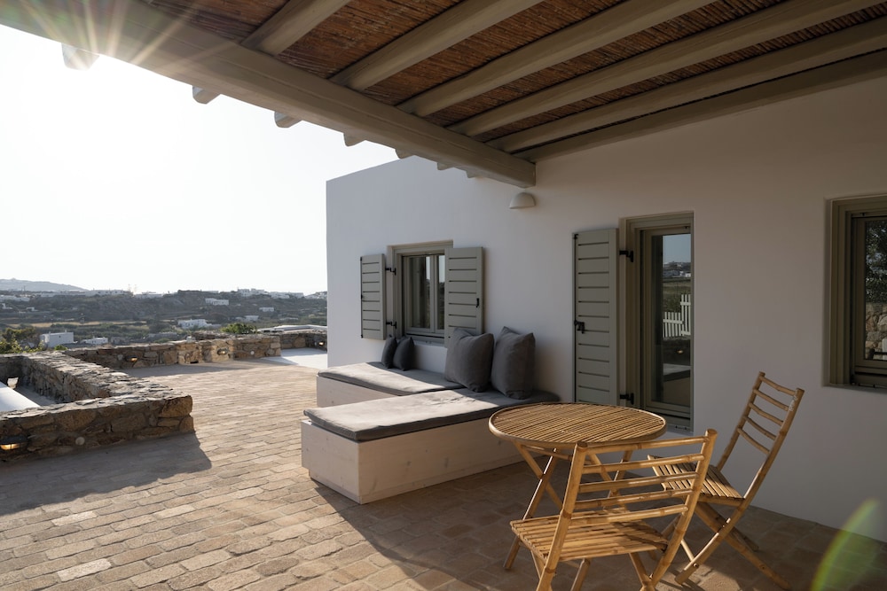 Deluxe 1 Bedroom Apartment (Psarrou 2)