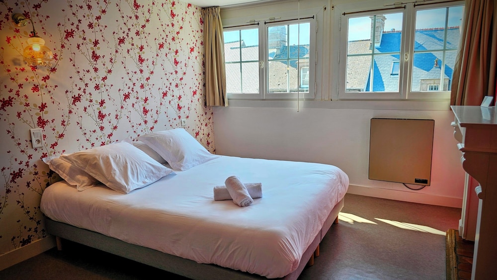 Economy Double Room, City View photo 3