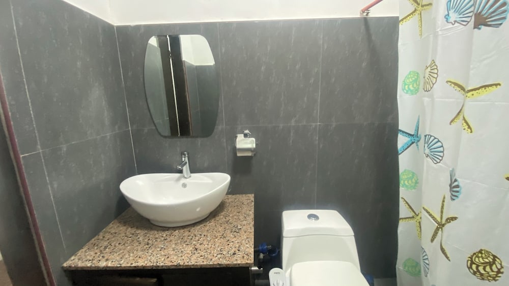 Basic Room, 1 Double Bed, Private Bathroom photo 2
