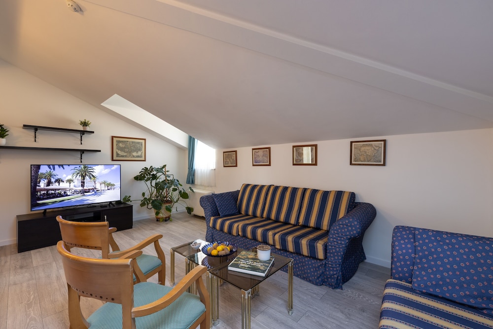 Royal Room