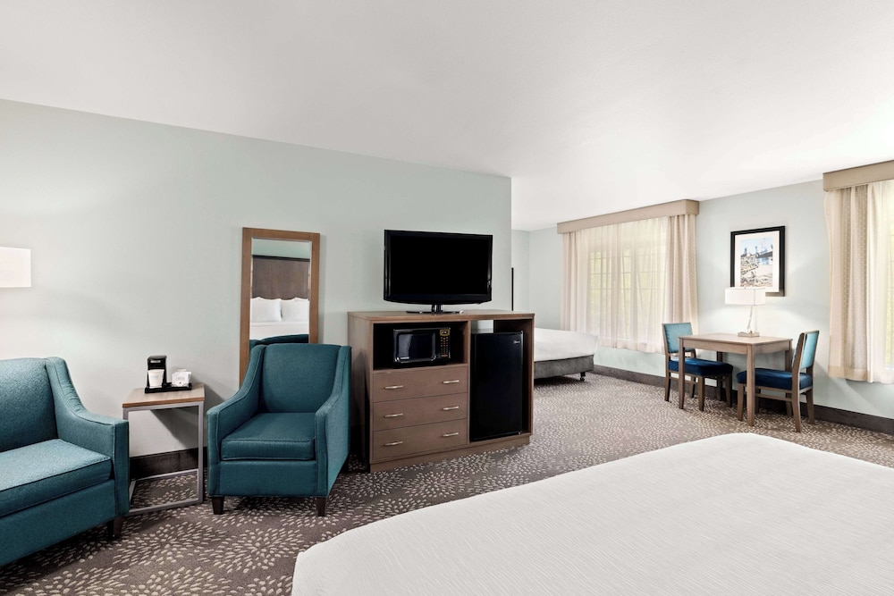 Deluxe Suite, Multiple Beds, Non Smoking photo 1