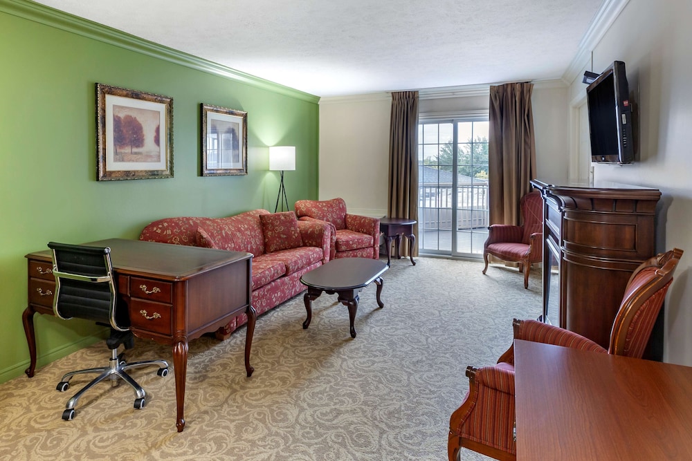 Suite, 1 King Bed With Sofa Bed, Non Smoking, Jetted Tub (With Sofabed) photo 1