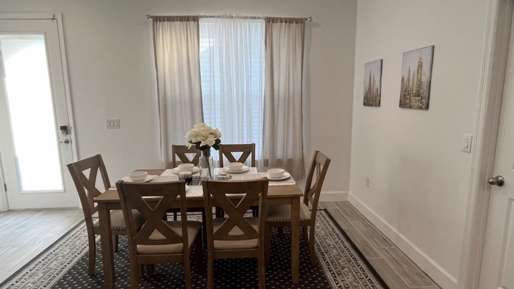 Brand New Spacious 3 Bedroom Home, Billede 8