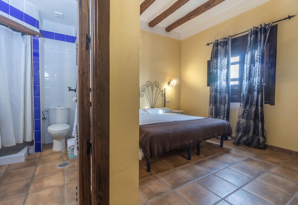 Superior Double or Twin Room - Photo 7