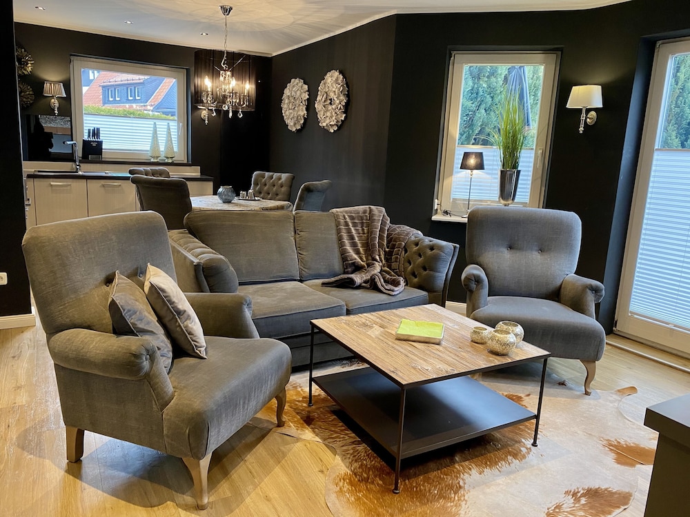 Design Apartment, 2 Bedrooms, Fireplace, Garden View