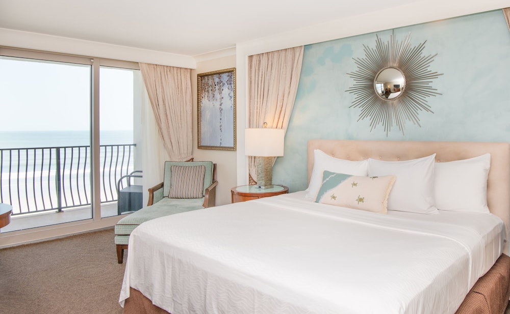 Oceanfront King Balcony Suite photo 3