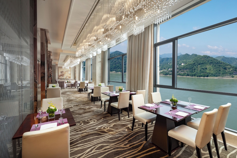Suite, 1 Bedroom, River View (Dining Area, High Floor) - Photo 3