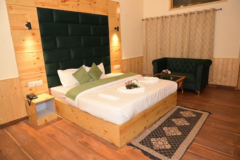 Deluxe Room, Balcony, Hill View