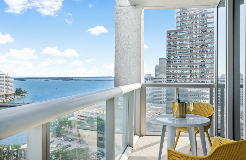 Boutique Corner Apart, 2/2, Sofa Bed, Ocean View, Balcony1910