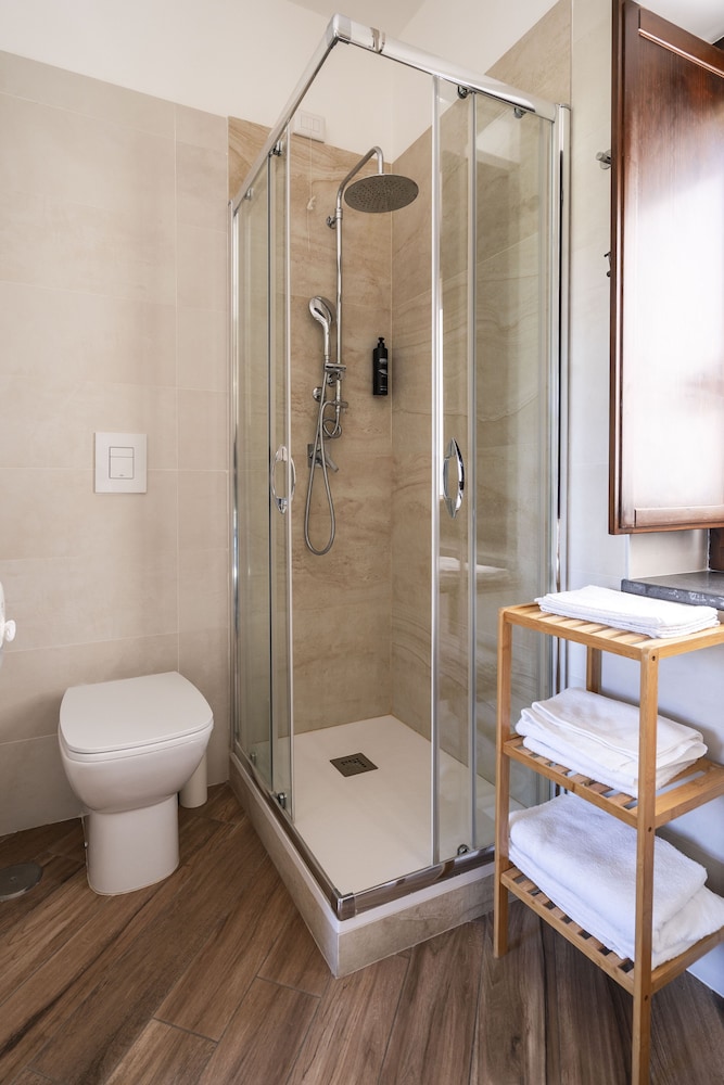 Standard Double Room - Photo 25