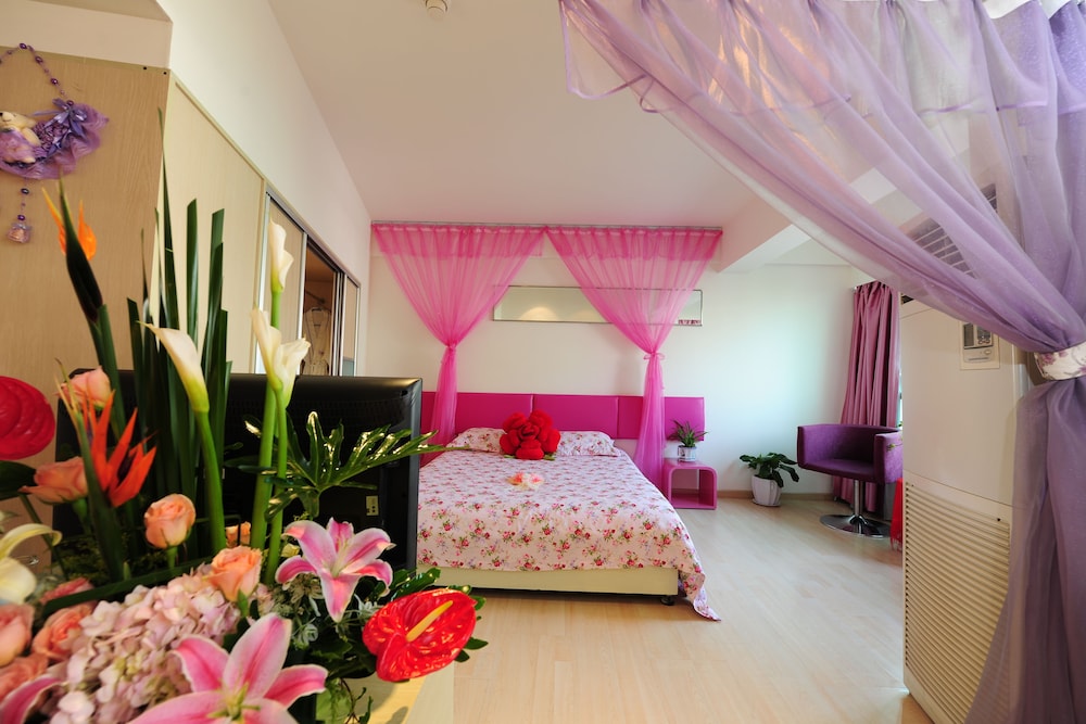 Honeymoon Room photo 2