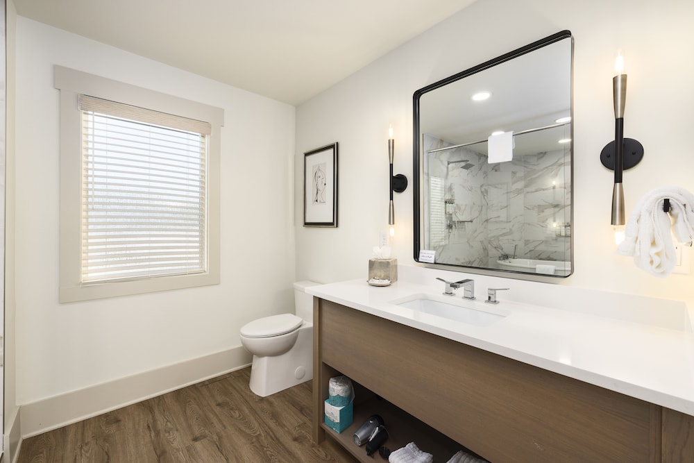 Standard Room, 2 Queen Beds - Photo 8