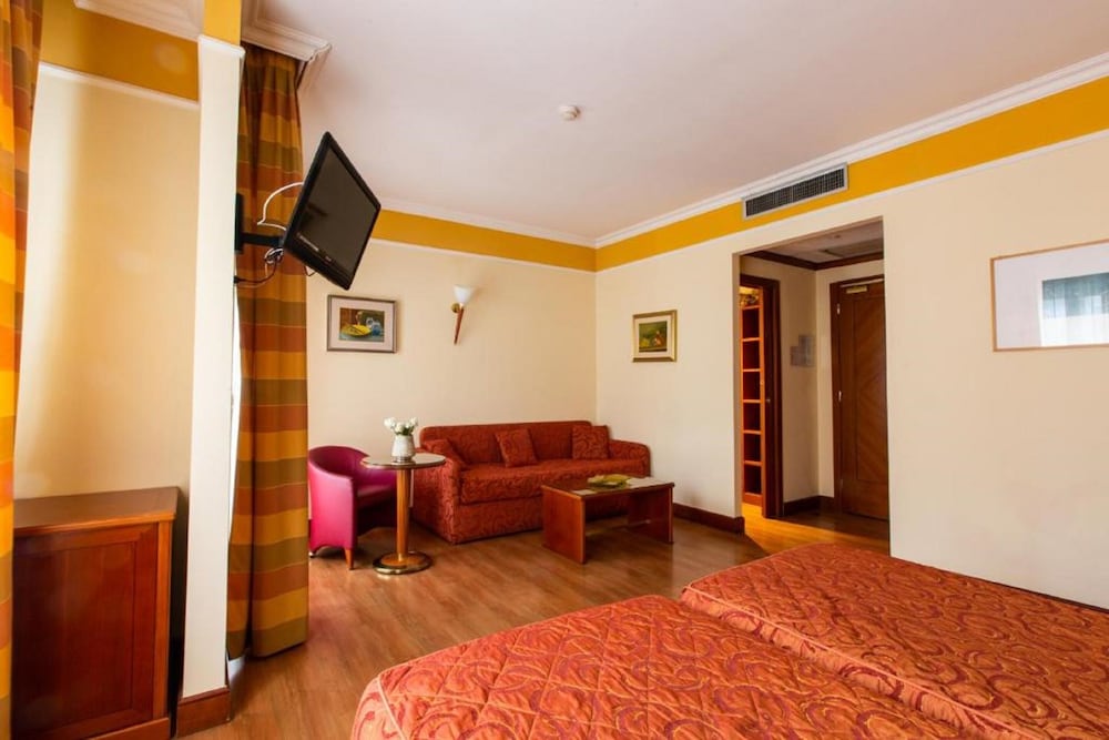 Classic Triple Room - Photo 1