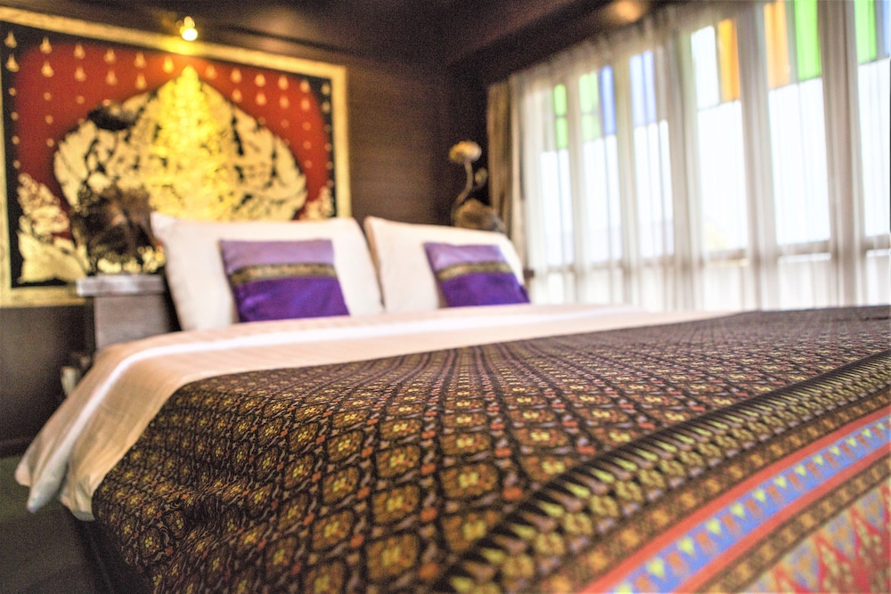 Lanna Jacuzzi Suite (Room Only) with balcony - Photo 3