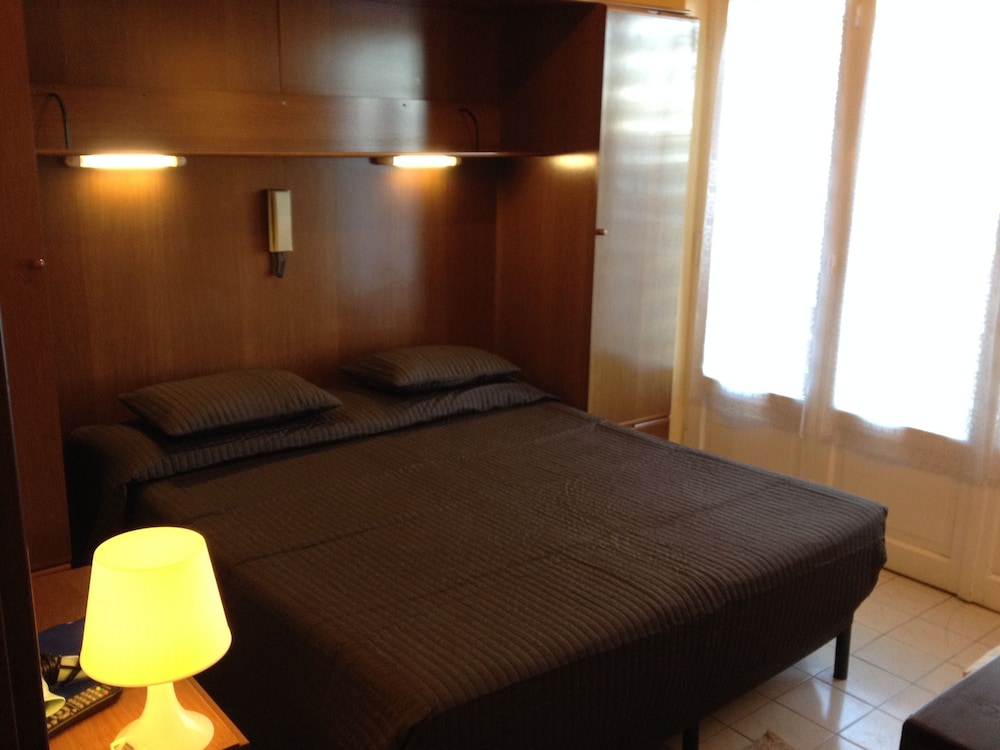 Standard Double Room photo 2