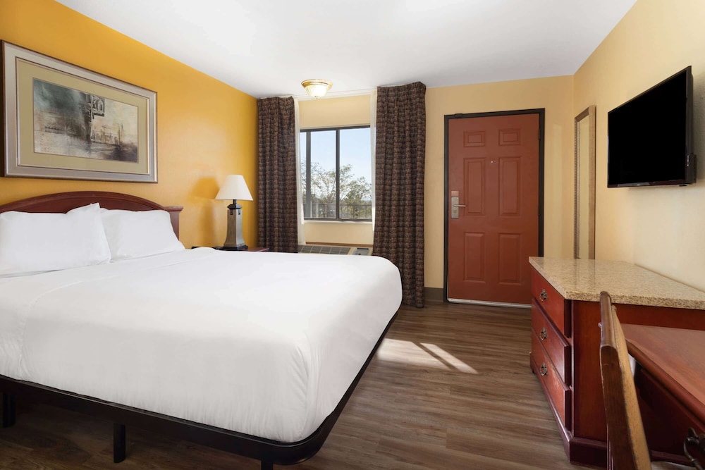 Deluxe Room, 1 Queen Bed, Non Smoking - Photo 1