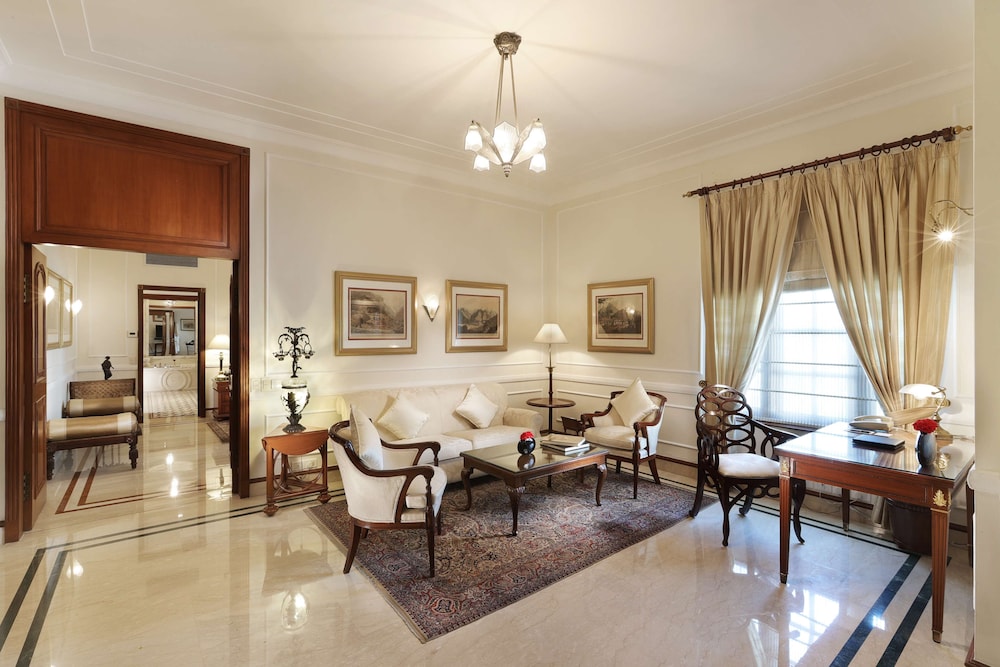 Luxury Suite - Photo 4