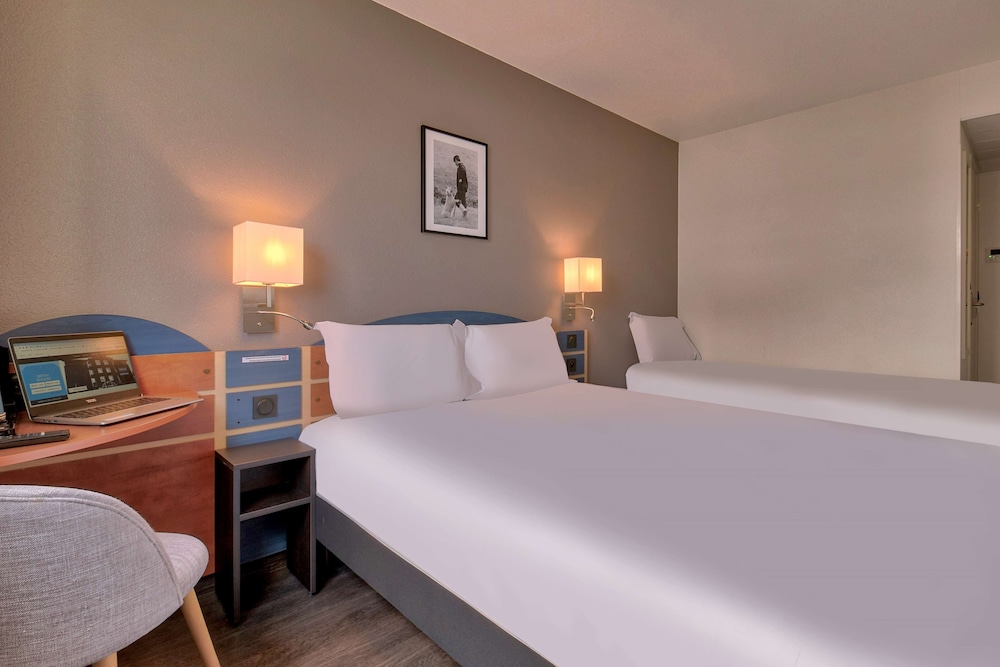 Standard Room, Multiple Beds photo 3