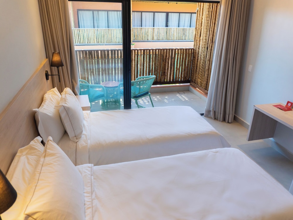 Deluxe Suite, 2 Twin Beds photo 2