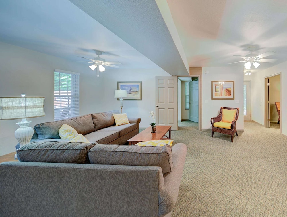 2 Bedroom 1 King 1 Queen Suite with Balcony