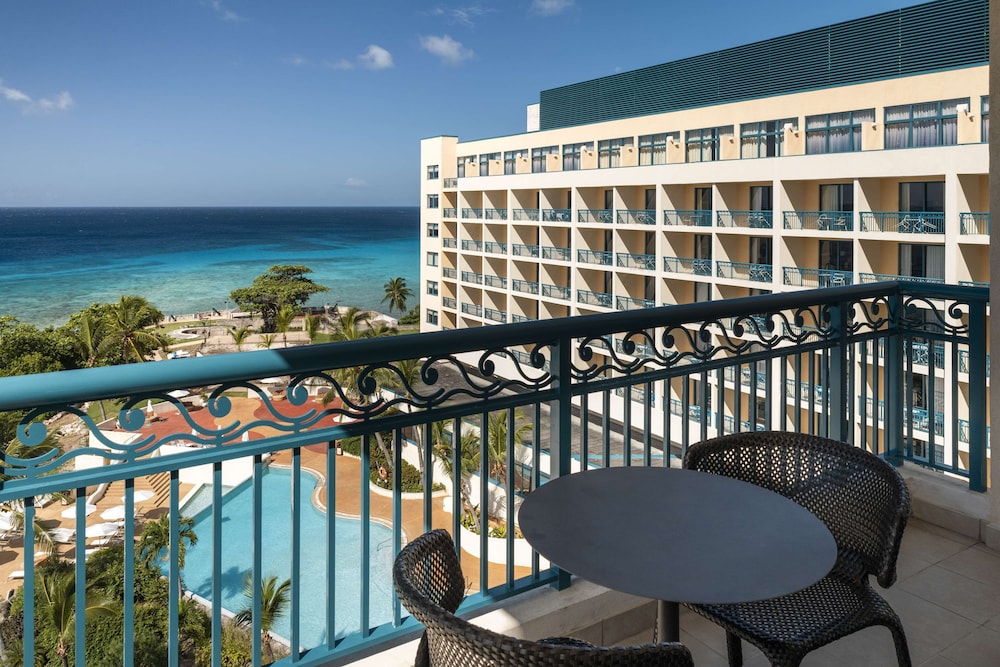 Suite, 1 King Bed, Ocean View, Corner photo 2