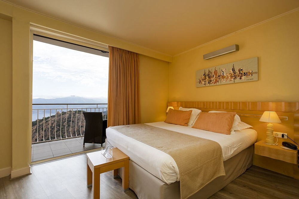 Luxury Double Room, 1 Queen Bed, Balcony, Sea View photo 1