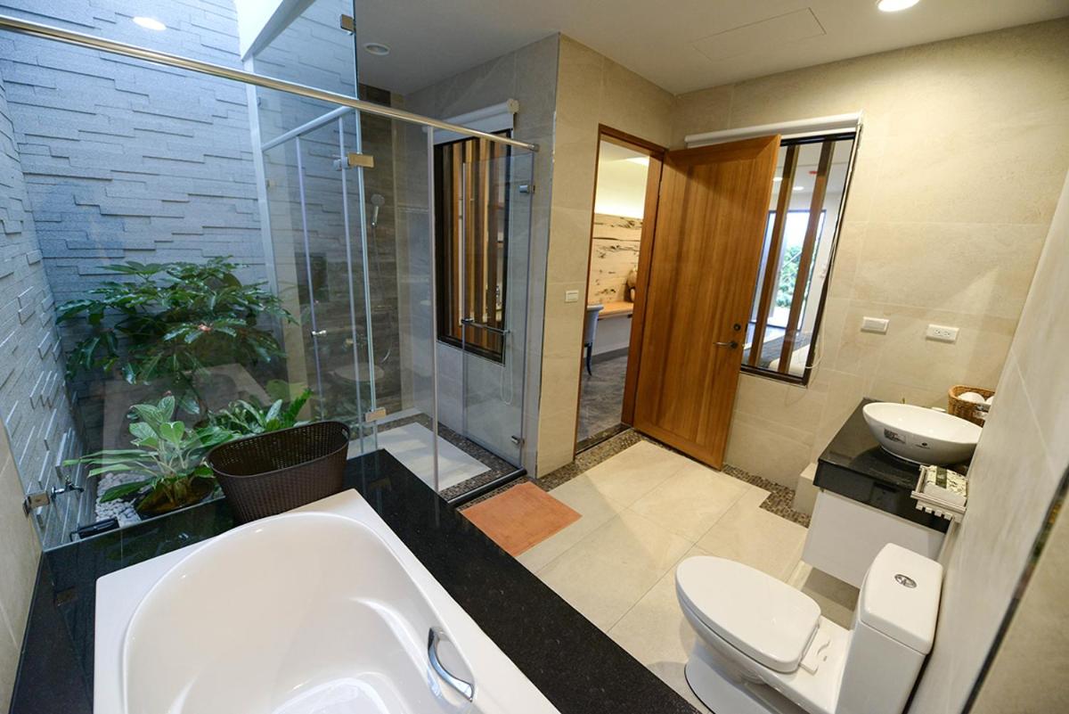 Garden View Deluxe Double Room with Bathtub - Photo 3