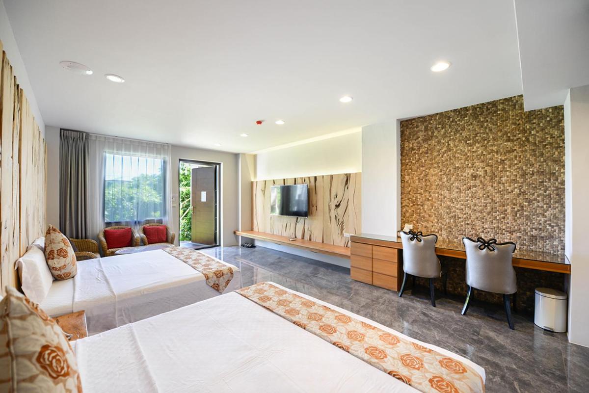 Garden View Deluxe Quadruple Room with Bathtub photo 1