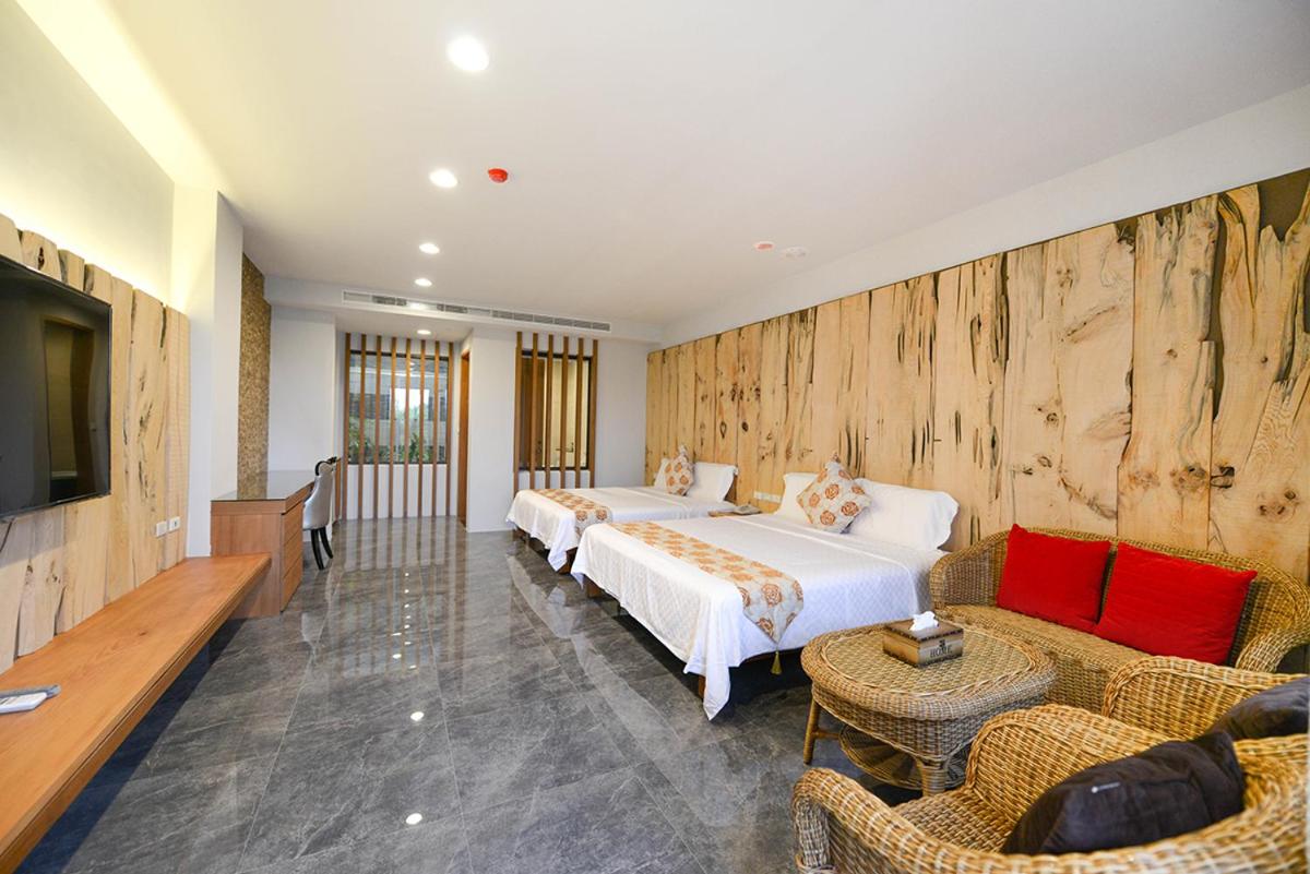 Garden View Deluxe Quadruple Room with Bathtub photo 2