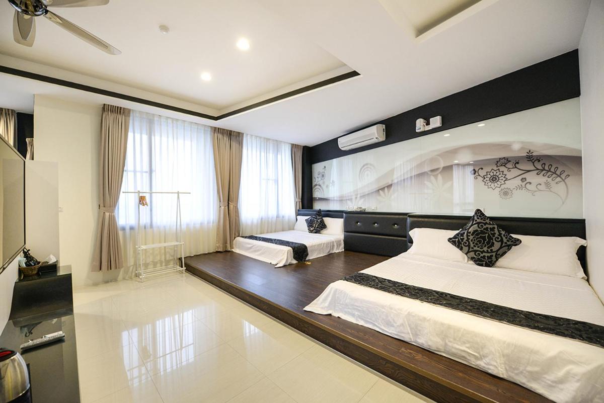 Family Room with Balcony photo 1