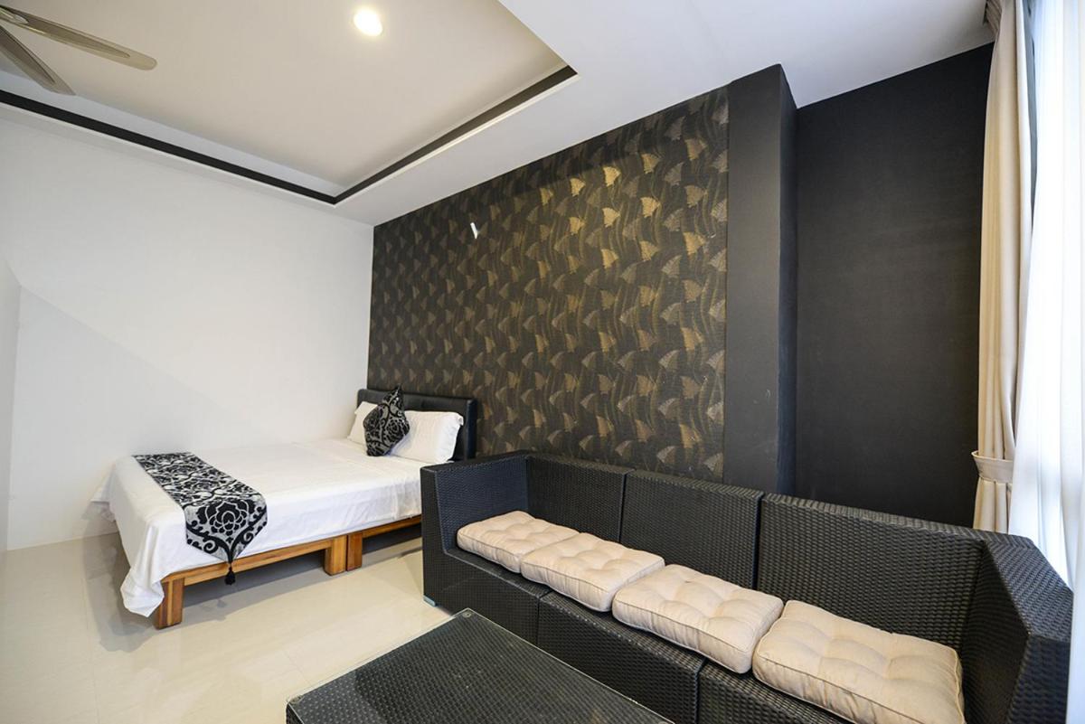 Family Room with Balcony photo 2