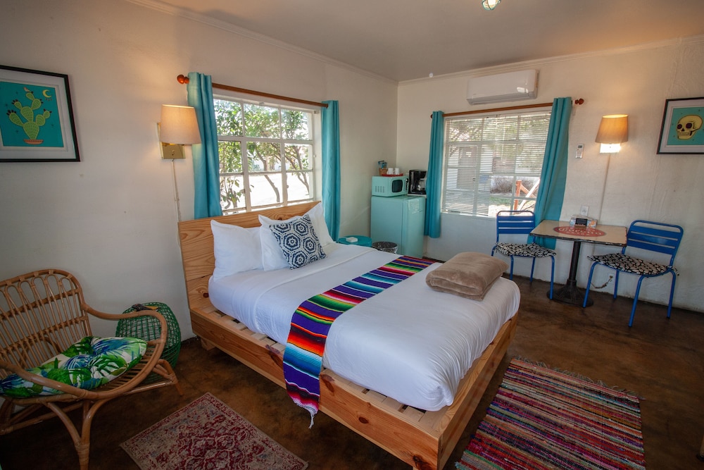 Basic Single Room, 1 Double Bed photo 3