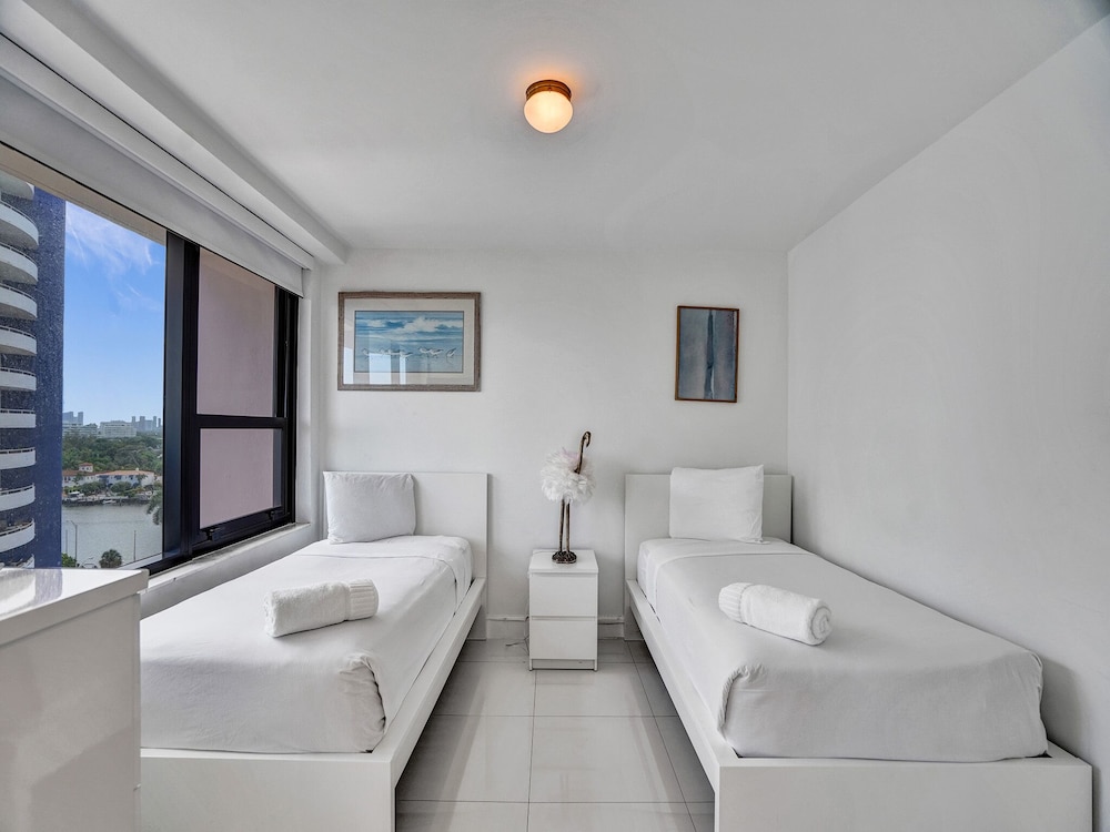Amazing Ocean View Condo / Beach 1111