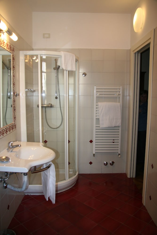 Standard Double or Twin Room - Photo 4