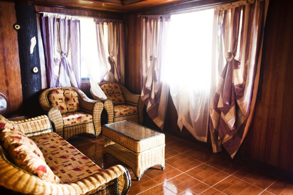 Family Room photo 3