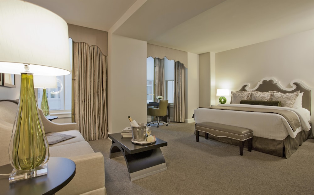 Parlor Suite - Photo 2
