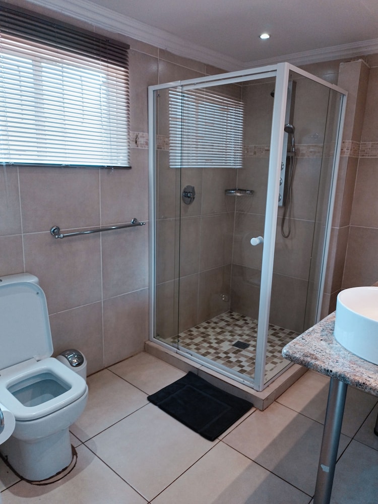 Basic Double Room photo 2