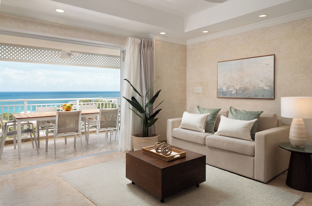 Luxury Room, 1 King Bed, Partial Ocean View - Photo 4