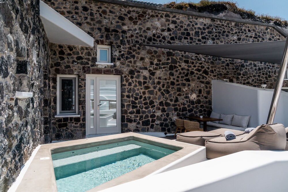 Cave Superior Suite with jacuzzi - Photo 20