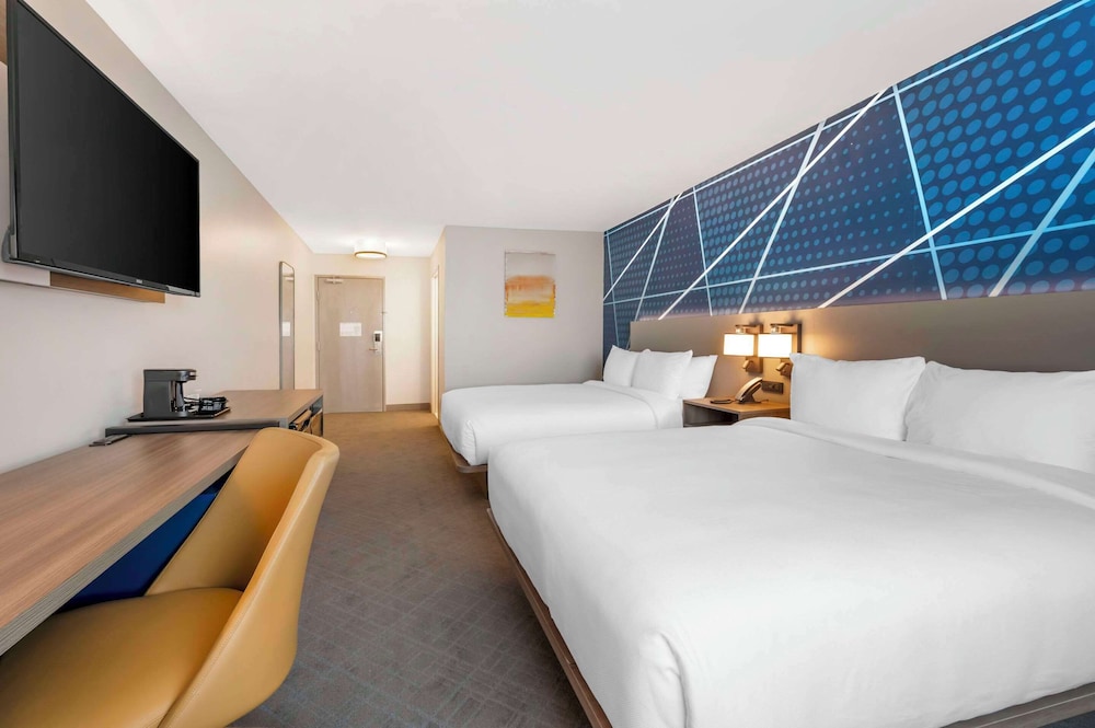 Standard Room, 2 Queen Beds, Non Smoking - Photo 4