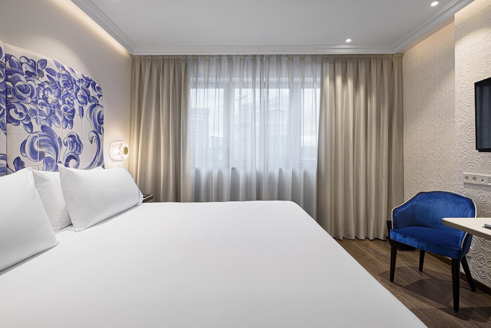 Deluxe Double Room - Photo 9